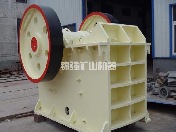顎式破碎機(jī)(圖1) 顎式破碎機(jī)(圖1)